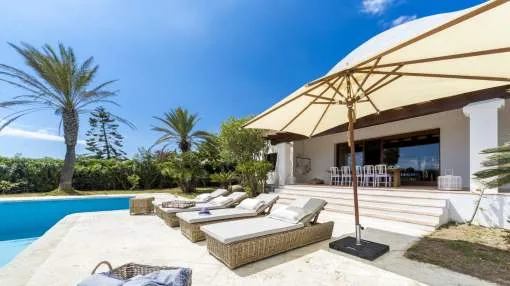 Exclusive first line villa with access to the sea Exclusive first line villa with access to the sea